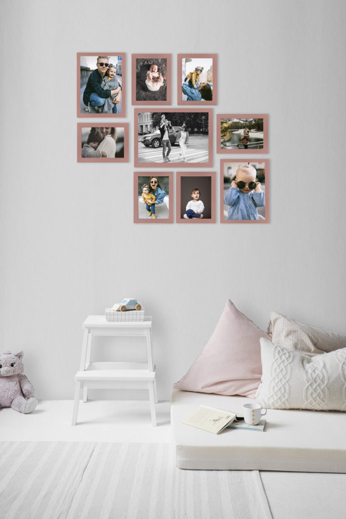 aranżacja w pokuju dziecięcym galeria ścienna róż różowe ramki